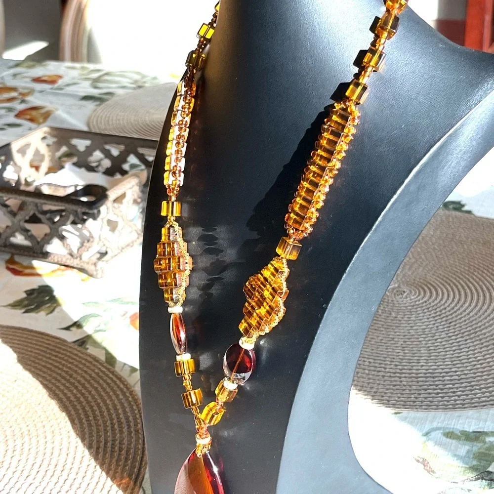 Estate Vtg Amber glass bead necklace with tear drop amber glass main pendant
